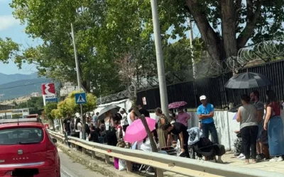 Ουρές από αρνητές ταυτοτήτων στην Κοζάνη: Περιμένουν για διαβατήριο